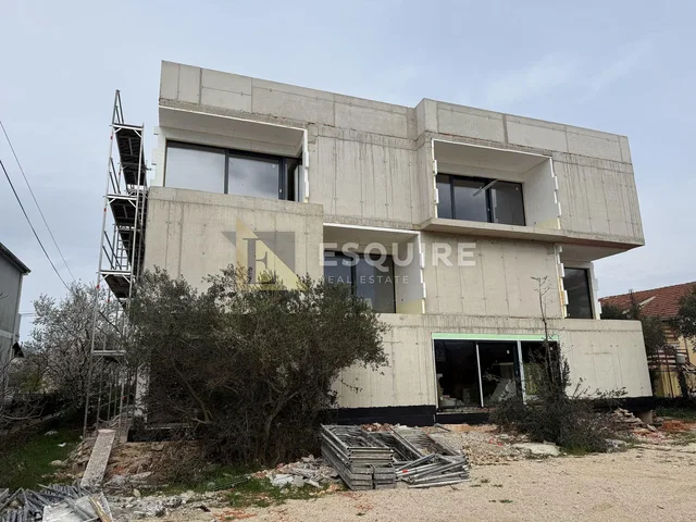 Casa e dintorni; necessita ristrutturazione