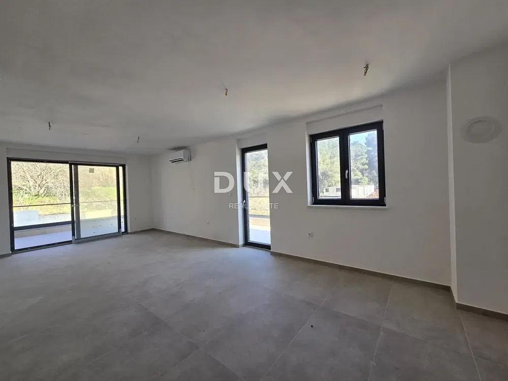 Salon; carrelage, vue, lumière naturelle