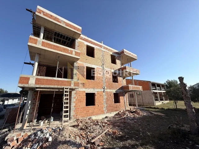 Casa e dintorni; necessita ristrutturazione