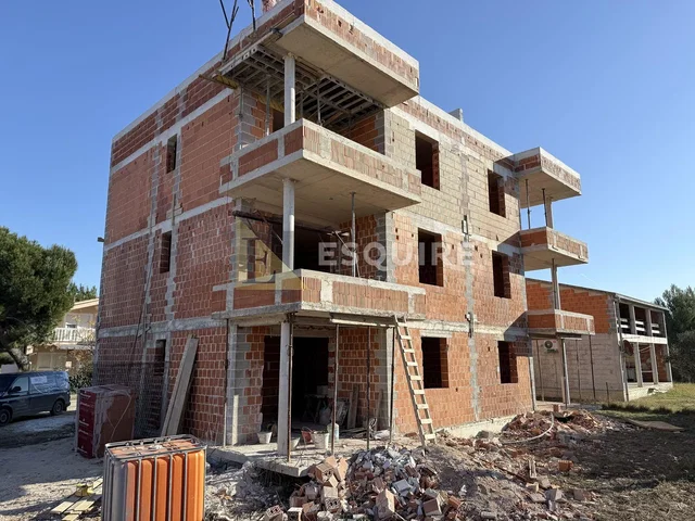 Casa e dintorni; necessita ristrutturazione