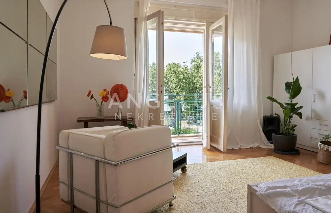 Living room; view, natural light