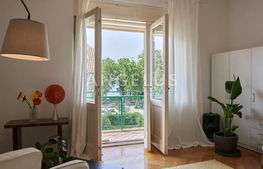 Living room; view, natural light