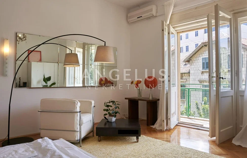 Bedroom; view, natural light, modern style