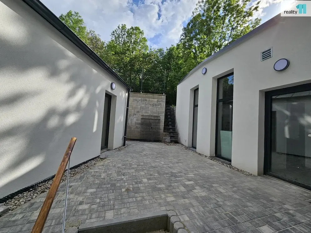 Haus und umgebung; tageslicht