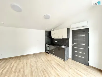 Küche; küchengeräte, fliesenboden, renoviert, tageslicht
