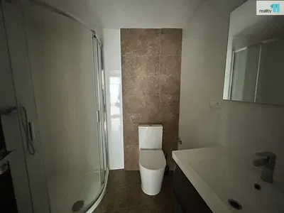 Toilette; fliesenboden