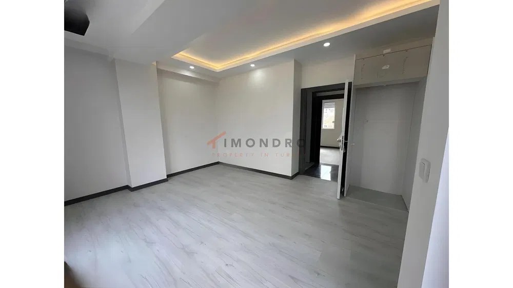 Wohnzimmer; holzboden, tageslicht, renoviert