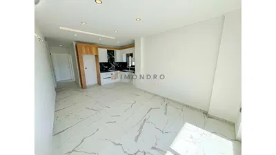 Wohnzimmer; fliesenboden, tageslicht, renoviert