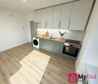 Küche; küchengeräte, holzboden, tageslicht, moderner stil, renoviert