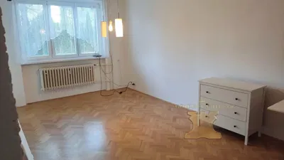 Schlafzimmer; holzboden, tageslicht