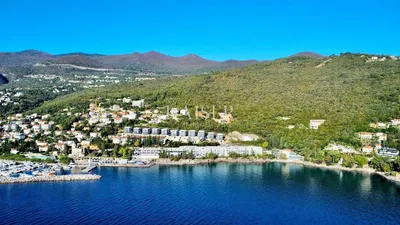 Кућа и околина; поглед