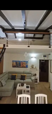 Wohnzimmer; holzbalken, tageslicht, moderner stil