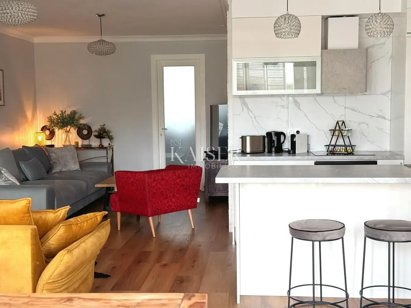 Obývačka; výhľad, prirodzené svetlo, moderný štýl