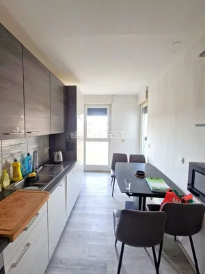 Keuken; tegelvloer, natuurlijk licht