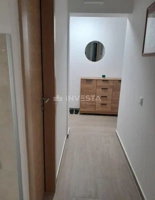 Garderobe; holzboden, tageslicht