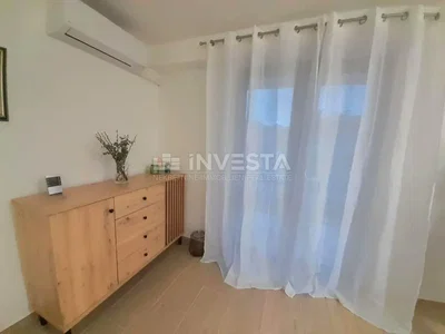 Wohnzimmer; moderner stil, holzboden, tageslicht