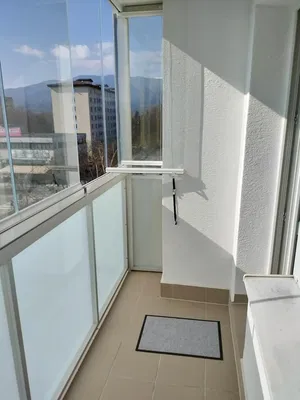 Balcone; vista, pavimento in piastrelle