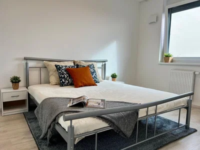 Spavaća soba; prirodno svjetlo, moderni stil