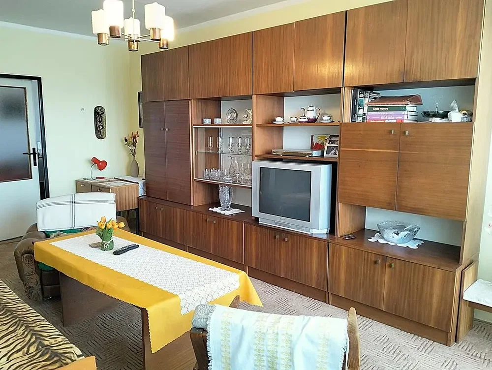 Obývací pokoj; moderní styl, dřevěná podlaha
