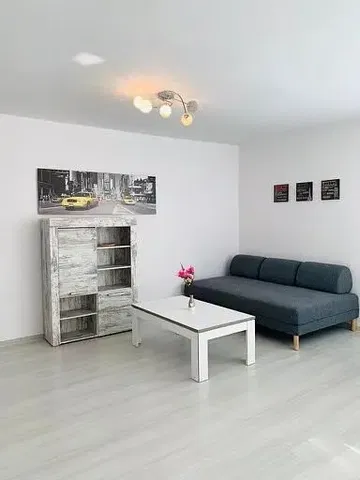 Salon; lumière naturelle, style moderne, parquet