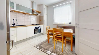 Keuken; natuurlijk licht, tegelvloer