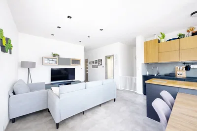 Obývací pokoj; přirozené světlo, moderní styl, kuchyňské spotřebiče