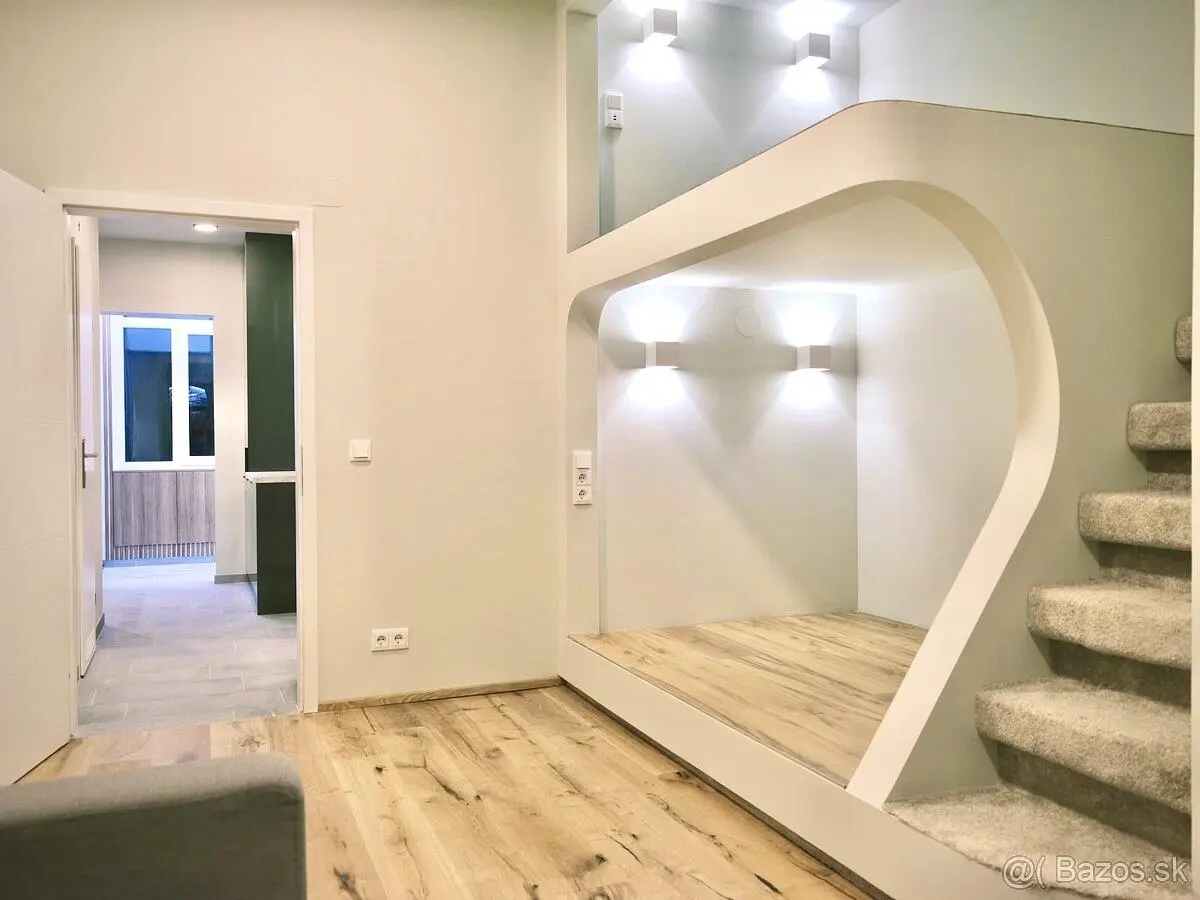 Salon; parquet, lumière naturelle, rénové