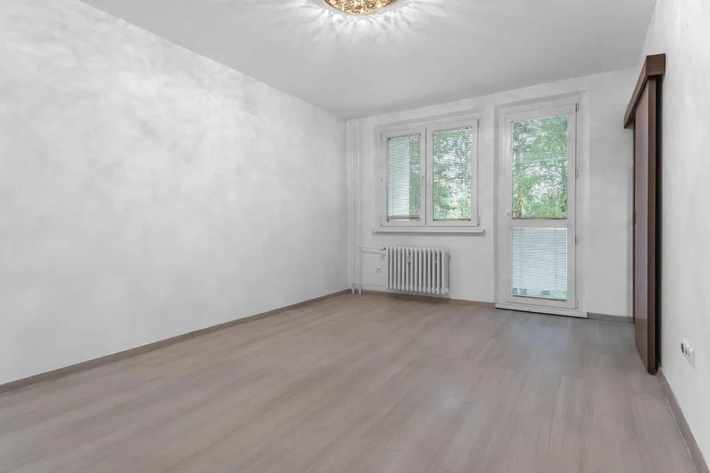 Schlafzimmer; tageslicht, renoviert, holzboden