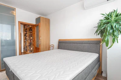 Chambre; lumière naturelle, parquet