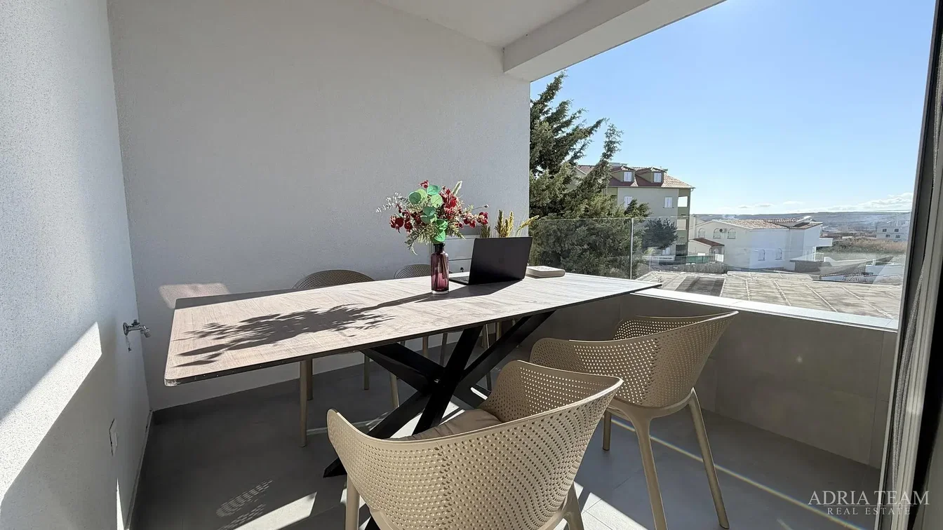 Balcon; vue, lumière naturelle
