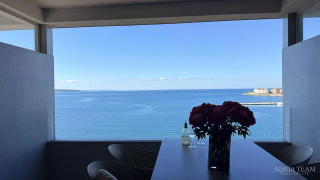 Terasa; výhľad, prirodzené svetlo