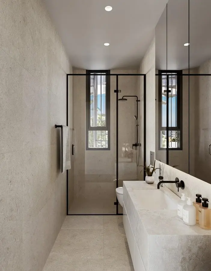 Banyo; doğal ışık, tadilatlı, fayans zemin