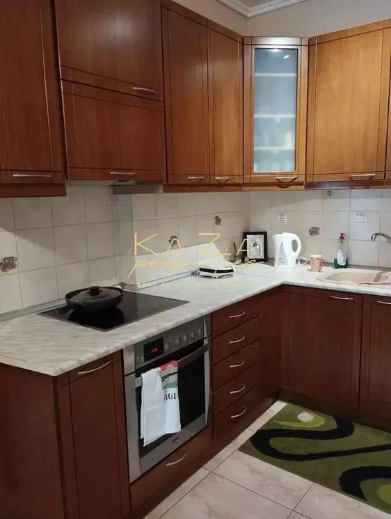 Kuhinja; kuhinjski aparati, pločice