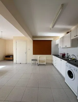 Mutfak; fayans zemin, mutfak aletleri