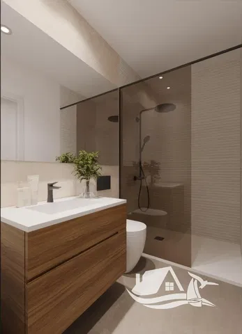 Badezimmer; renoviert, tageslicht, fliesenboden