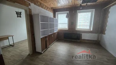 Salon; parquet, lumière naturelle, rénové