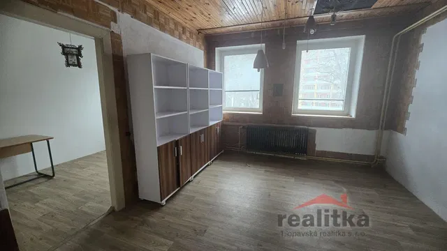 Salon; parquet, lumière naturelle, rénové