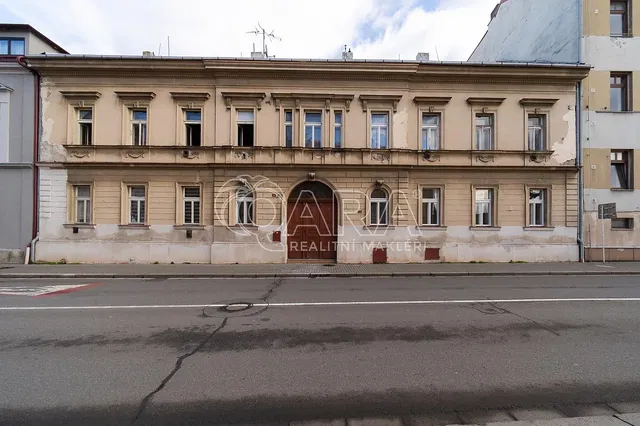 House and surroundings