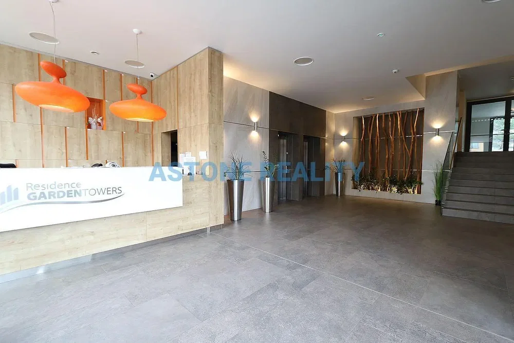 Ostale; pločice, prirodna svjetlost, moderan stil