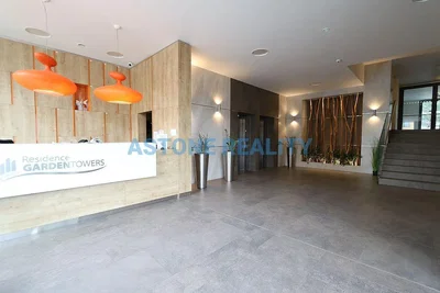 Ostale; pločice, prirodna svjetlost, moderan stil