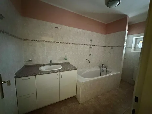 Badezimmer; fliesenboden