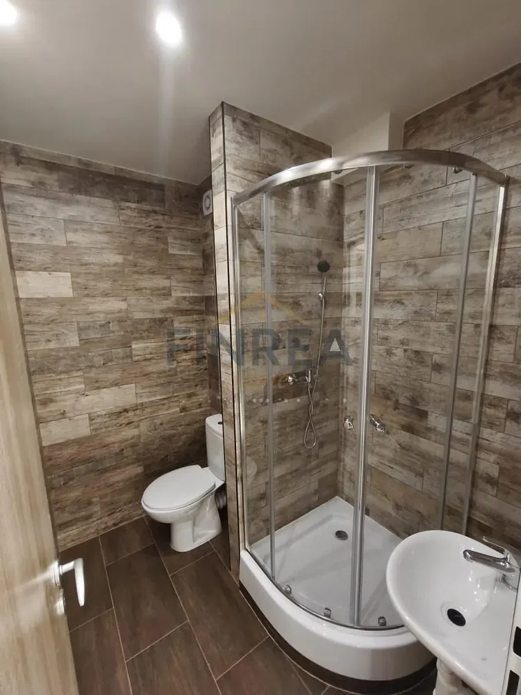 Badezimmer; fliesenboden, renoviert, tageslicht