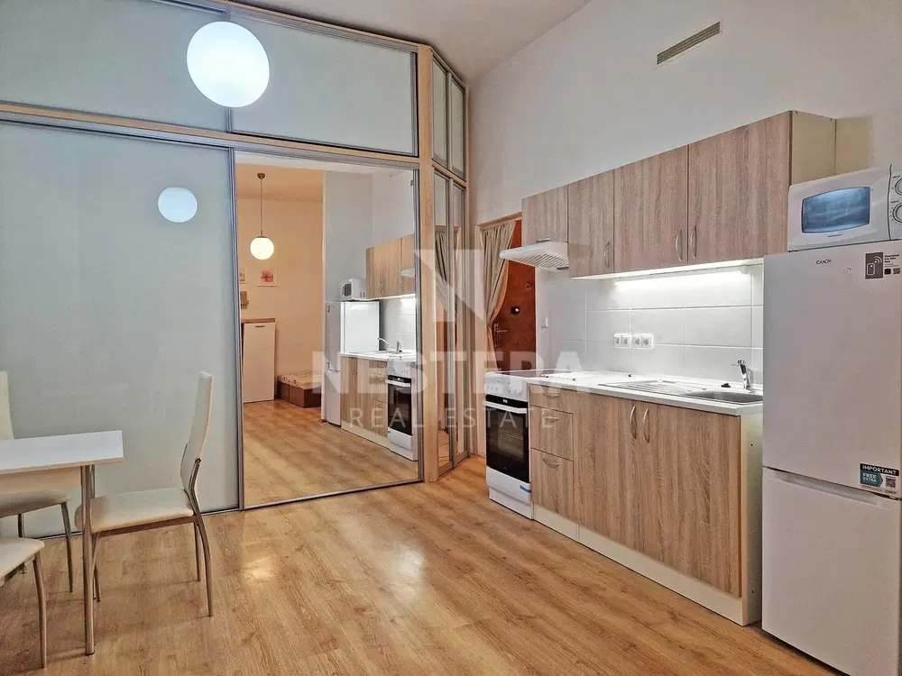 Kitchen; kitchen appliances, renovated, natural light