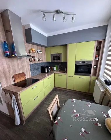 Кухиња; кухињски апарати, природно светло