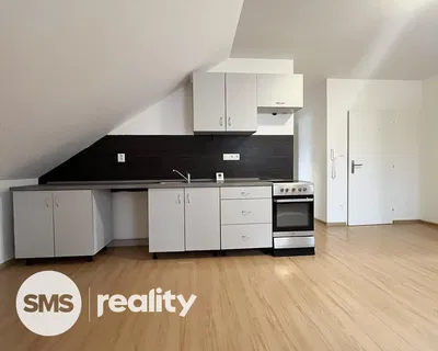 Küche; küchengeräte, holzboden, renoviert