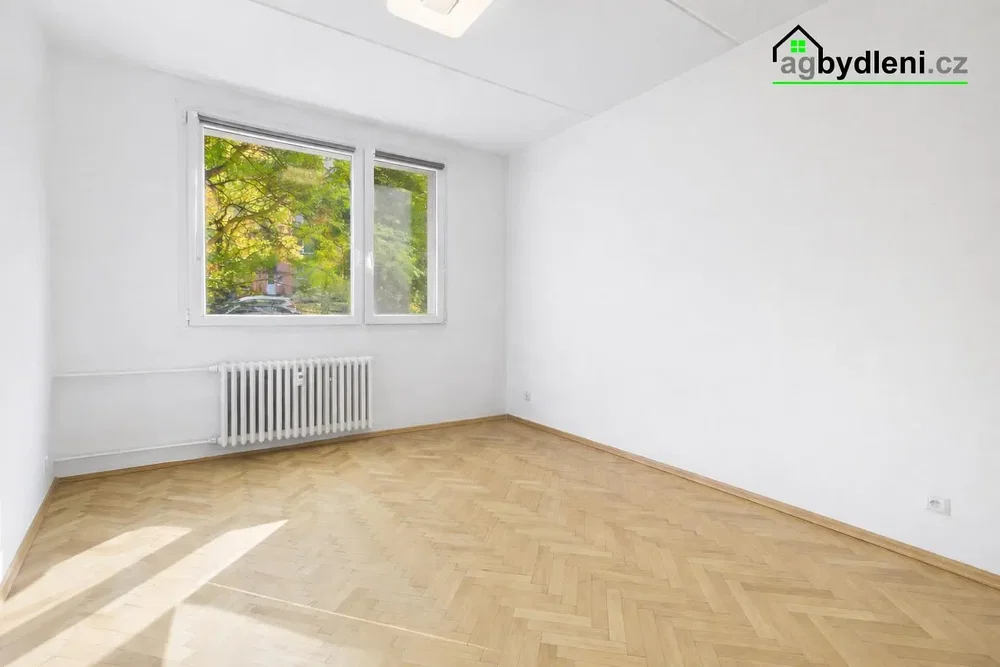 Wohnzimmer; blick, holzboden, tageslicht