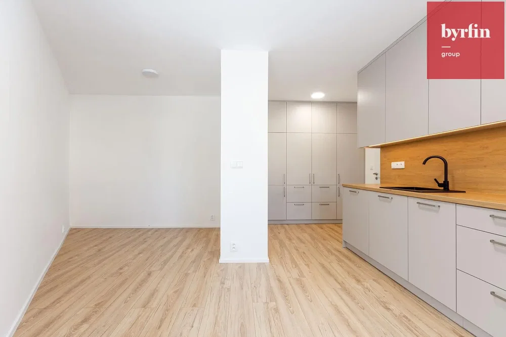 Cozinha; eletrodomésticos, luz natural, estilo moderno, renovado