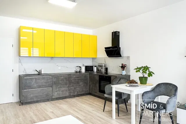 Cozinha; eletrodomésticos, estilo moderno, renovado, luz natural