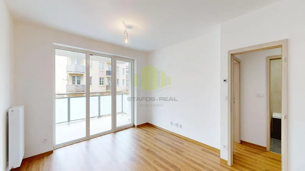 Wohnzimmer; blick, holzboden, tageslicht, renoviert