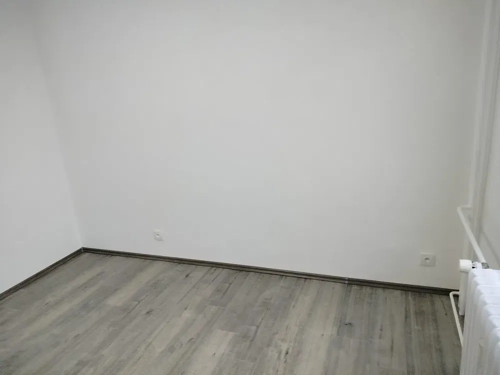 Sonstiges; fliesenboden, renoviert, tageslicht